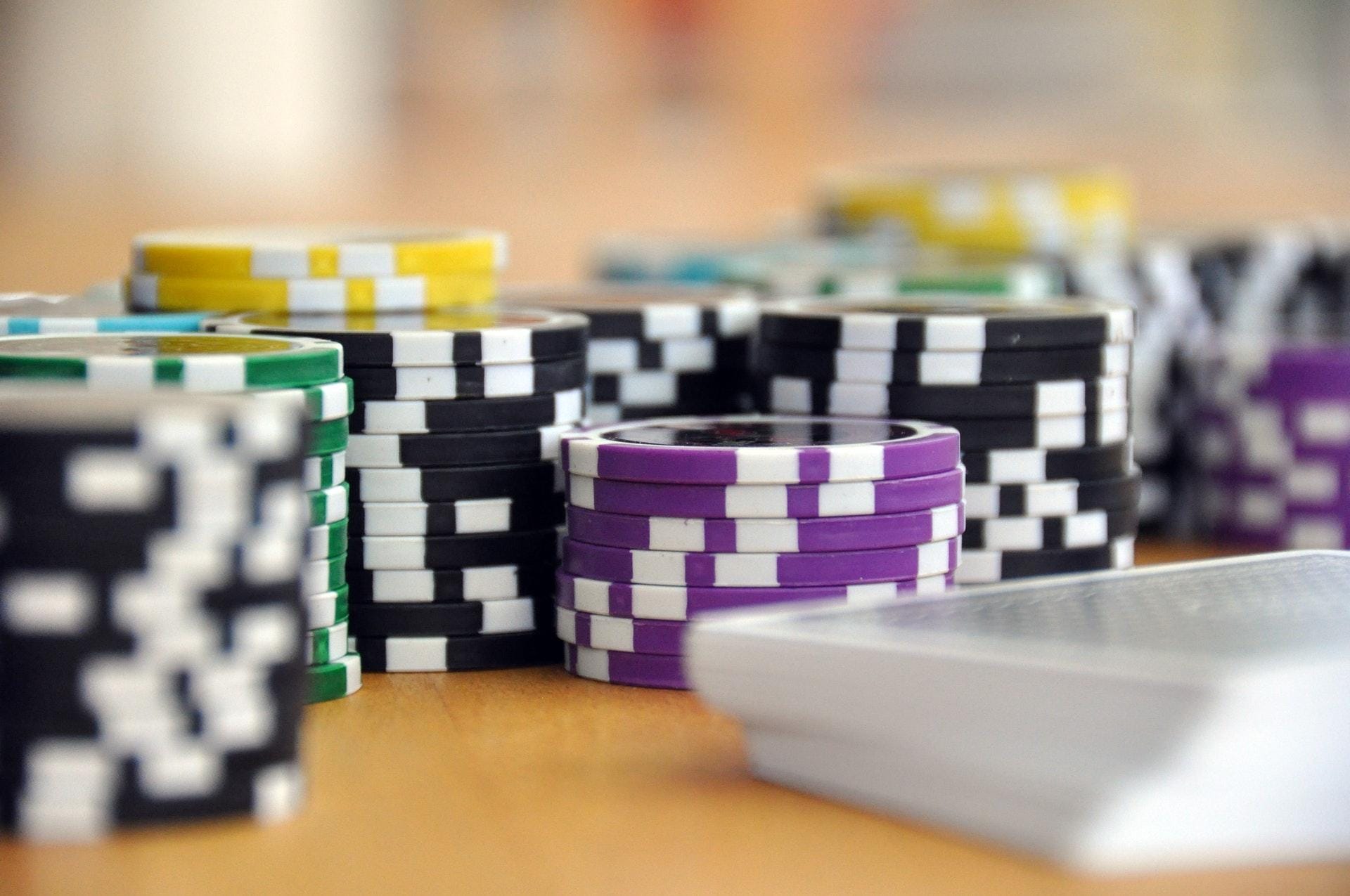 How to Stay Profitable When Playing in Online Casinos?